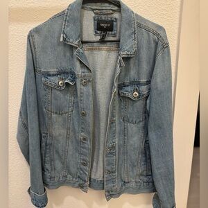 Denim jacket
Small
